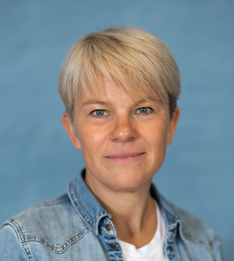 kvindelig lærer på Gudenaadalens efterskole. 