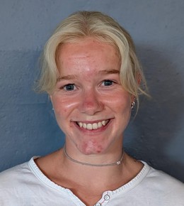 kvindelig lærer på Gudenaadalens efterskole. 