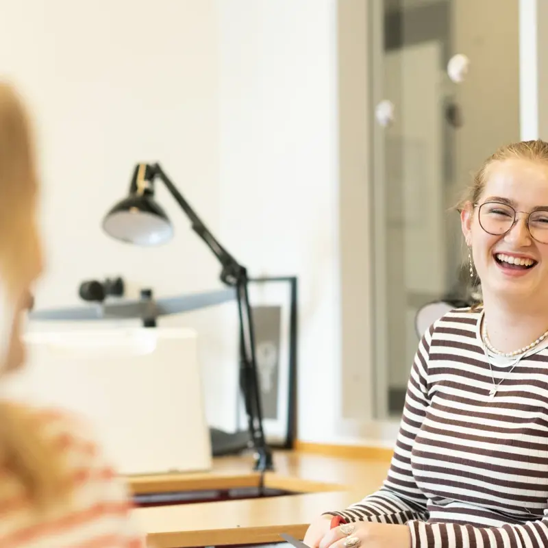 Fokus på kreativ udfoldelse på Gudenaadalens efterskole. 