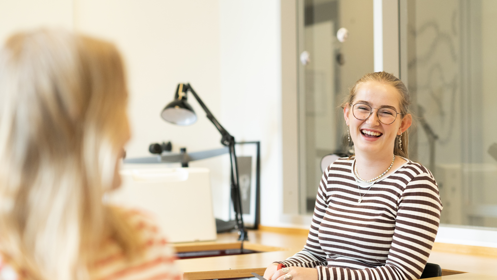 Venskaber bliver bygget på Gudenaadalens efterskole. 