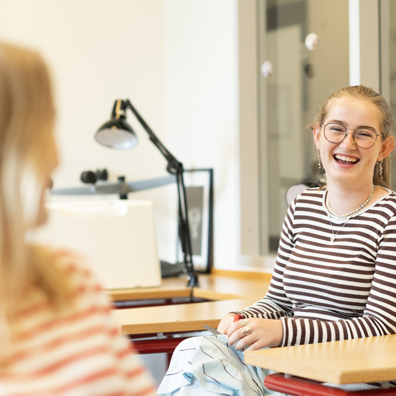 Venskaber bliver bygget på Gudenaadalens efterskole. 