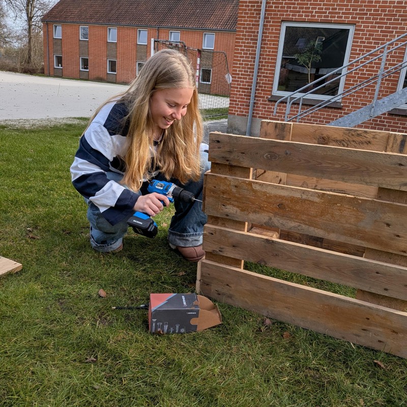 Gudenaadalens efterskoleelev igang med udendørsprojekt. Fokus på detalje, håndværk og selvtillid. 