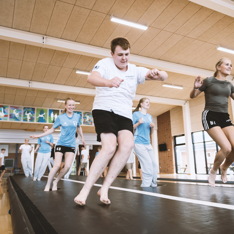 Gymnastik linje på Gudenaadalens efterskole. Fokus på Sundhed, motion og fællesskab. 