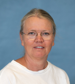 kvindelig lærer på Gudenaadalens efterskole. 