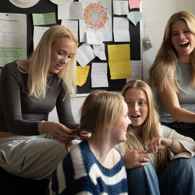 Glade efterskole elever på Gudenaadalens efterskole. 