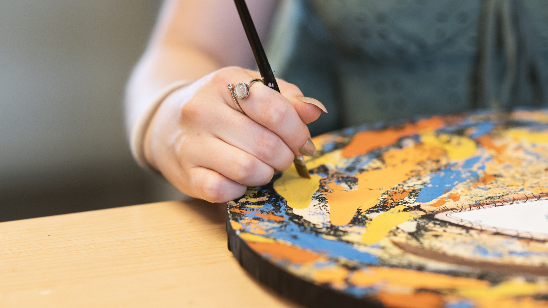 Fokus på kreativ udfoldelse på Gudenaadalens efterskole. 