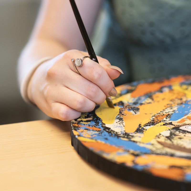 Fokus på kreativ udfoldelse på Gudenaadalens efterskole. 