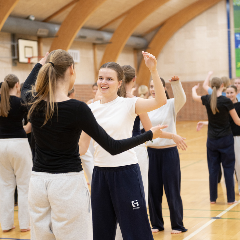 Gymnastik linje på Gudenaadalens efterskole. Fokus på Sundhed, motion og fællesskab. 